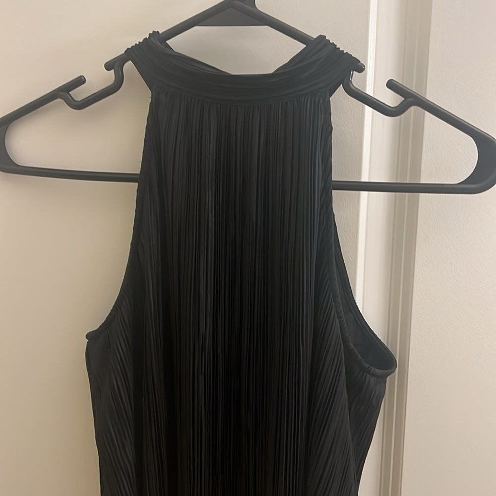 Willow & Clay Like New Black Halter Top Size Small